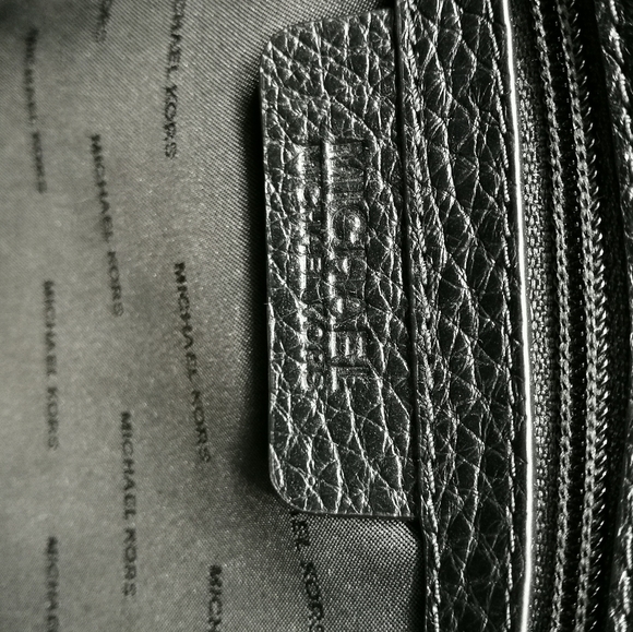 Michael Kors Black Crossbody Camera Bag Leather - Picture 8 of 12